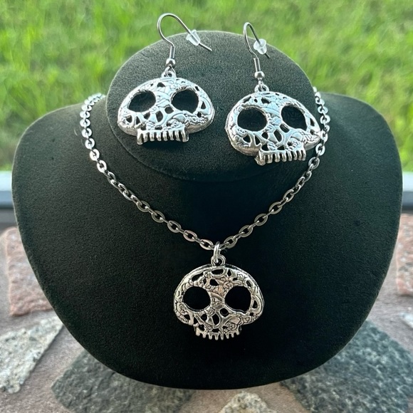 Silverskylight Jewelry - skull set earrings & necklace goth halloween silver plated & stainless steel